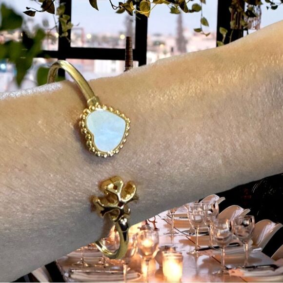 TORY BURCH ROXANNE HEART MOTHER OF PEARL BRACELET - Picture 1 of 3